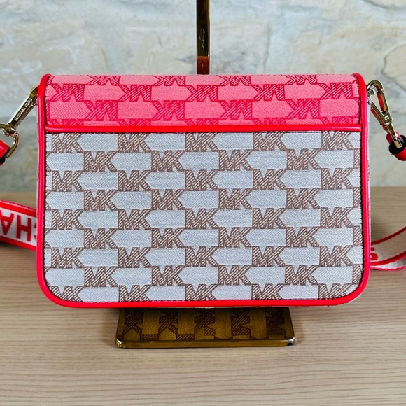 Michael Kors - Picture 3 of 8